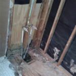 Pipe behind tub break mold